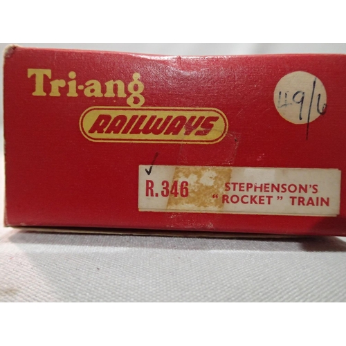 2229 - OO gauge Triang R346 Stephensons Rocket and Times coach set, in excellent to near mint condition, ba... 