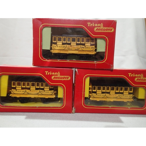 2230 - OO gauge Triang R621 Stephensons Rocket coach, three despatch and two times in very good to excellen... 