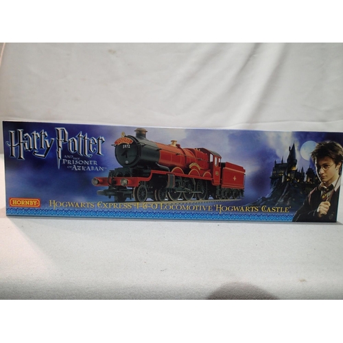 2232 - OO gauge Hornby R2378 Harry Potter Hogwarts Castle locomotive in Prisoner of Azkaban box in near min... 