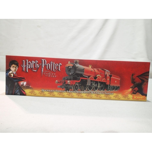 2233 - OO gauge Hornby R2491 Harry Potter Hogwarts Castle locomotive in Goblet of Fire box, in near mint co... 