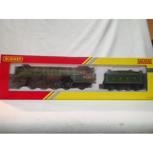 2242 - OO gauge Hornby R3171 class P2, Cock O The North, LNER Green, 2001 in near mint condition, storage w... 