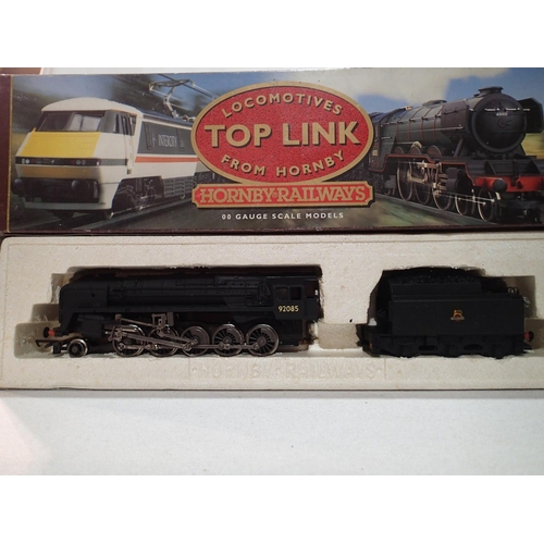 2243 - OO gauge Hornby R864, class 9F, Black, 92085, Early Crest in excellent to near mint condition, box w... 