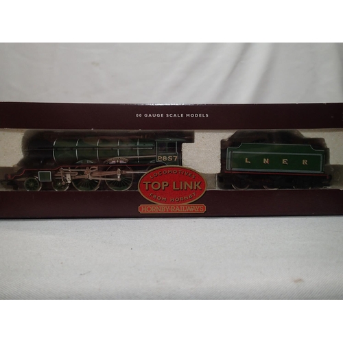 2244 - OO gauge Hornby R2056, class B17, Doncaster Rovers, LNER Green, 2857, in near mint condition, storag... 