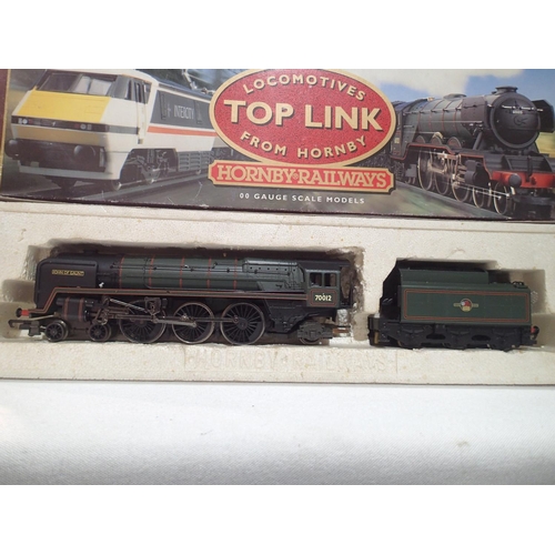 2250 - OO gauge Hornby Britannia class, 70012, John of Gaunt, Green Late Crest, in near mint condition, wro... 