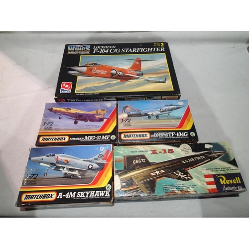 2293 - Five 1/72 scale jet aircrafts; AMT Lockhead Starfighter, Matchbox MIG, Starfighter and Skyhawk and R... 