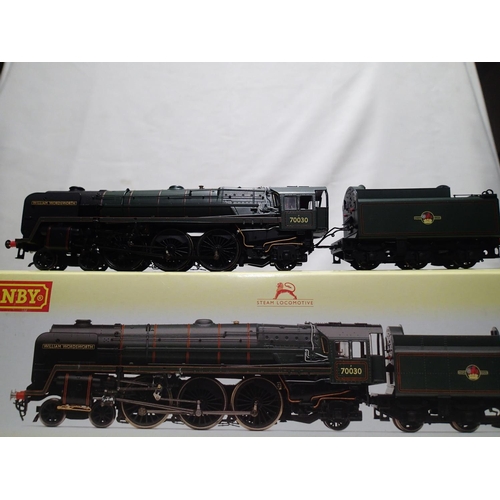 2304 - OO gauge Hornby R2563 Britannia class William Wordsworth, 70030, Late Crest, in near mint condition,... 