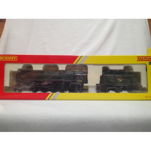 2319 - OO gauge Hornby R2785, class 9F, Evening Star, 92220, Green, Late Crest in near mint condition, stor... 