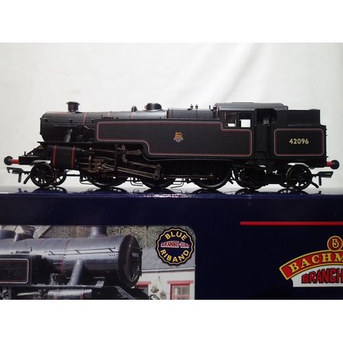 2330 - OO gauge Bachmann 32-876 Fairburn tank, 42096, Black, Early Crest in near mint condition, box with s... 