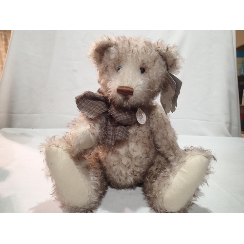 2354 - Gund Bear Calvin, H: 43 cm, in excellent condition with labels. UK P&P Group 1 (£16+VAT for the firs... 