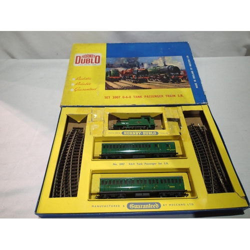 2432 - Hornby Dublo two rail messenger train set 2007, comprising 0.6.0 tank loco, green, 31340, late crest... 