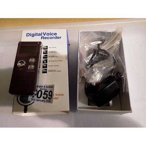 1059 - Boxed 8gb digital voice recorder. UK P&P Group 1 (£16+VAT for the first lot and £2+VAT for subsequen... 