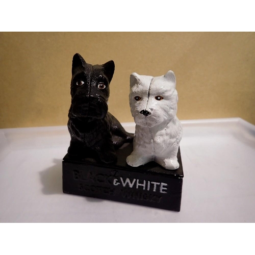 1064 - Cast iron Black and White Whisky dogs door stop, H: 12 cm. UK P&P Group 1 (£16+VAT for the first lot... 