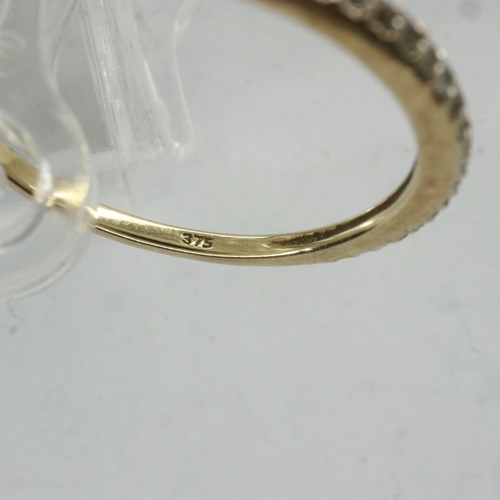 32 - 9ct gold ring set with diamonds, size O, 1.2g. UK P&P Group 0 (£6+VAT for the first lot and £1+VAT f... 