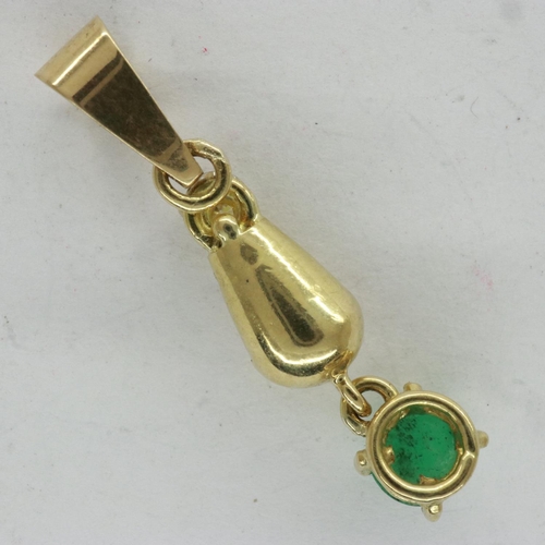 33 - 18ct gold pendant set with diamond s and an emerald cabochon, H: 30 mm, 2.2g. UK P&P Group 0 (£6+VAT... 