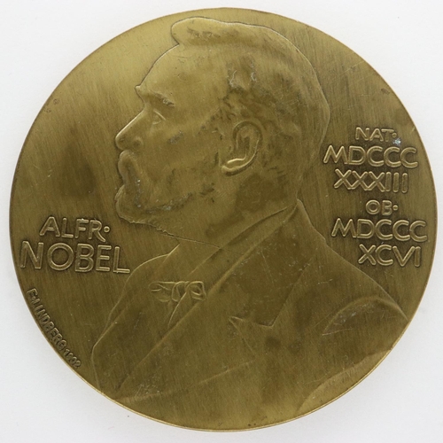 114 - Albert Einstein commemorative medallion, 42mm. UK P&P Group 0 (£6+VAT for the first lot and £1+VAT f... 