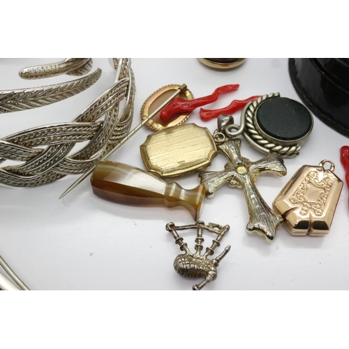 67 - Collection of mixed jewellery including a 9ct gold mounted cameo pin, lockets, bangles, a papier mac... 