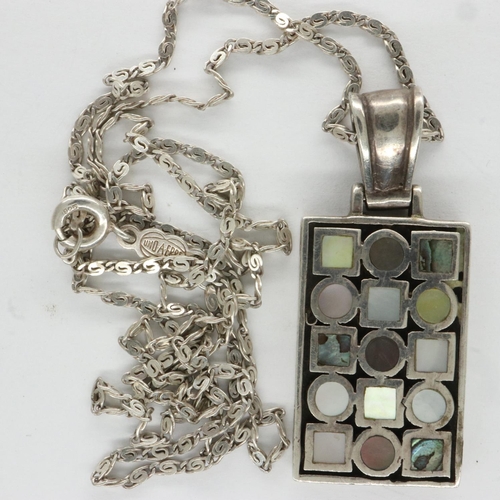 69 - 925 silver abalone set pendant necklace, chain L: 60 cm. UK P&P Group 1 (£16+VAT for the first lot a... 