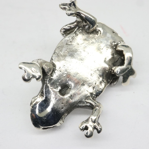 89 - Diminutive silver frog form pin cushion, L: 20 mm. UK P&P Group 1 (£16+VAT for the first lot and £2+... 