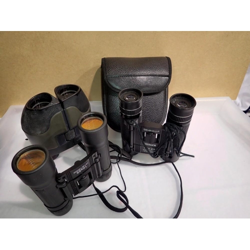 1105 - Mixed binoculars. UK P&P Group 2 (£20+VAT for the first lot and £4+VAT for subsequent lots)