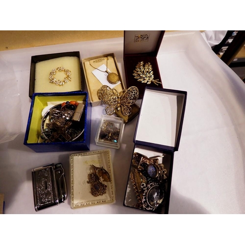 1109 - Small collection of vintage costume jewellery etc. UK P&P Group 1 (£16+VAT for the first lot and £2+... 