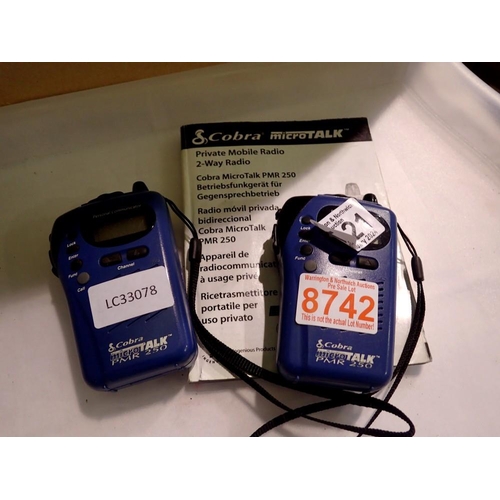 1121 - Cobra micro talk pair of two-way radios with instructions. UK P&P Group 1 (£16+VAT for the first lot... 