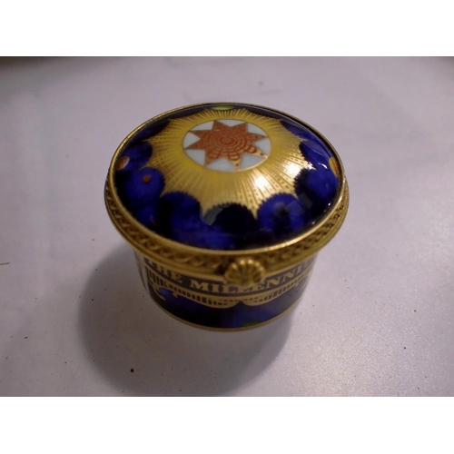 1124 - Royal Worcester millennium ceramic trinket pot. UK P&P Group 1 (£16+VAT for the first lot and £2+VAT... 