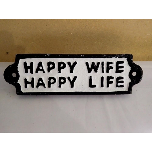 1130 - Cast iron Happy Wife, Happy Life sign, W: 18cm. UK P&P Group 0 (£6+VAT for the first lot and £1+VAT ... 