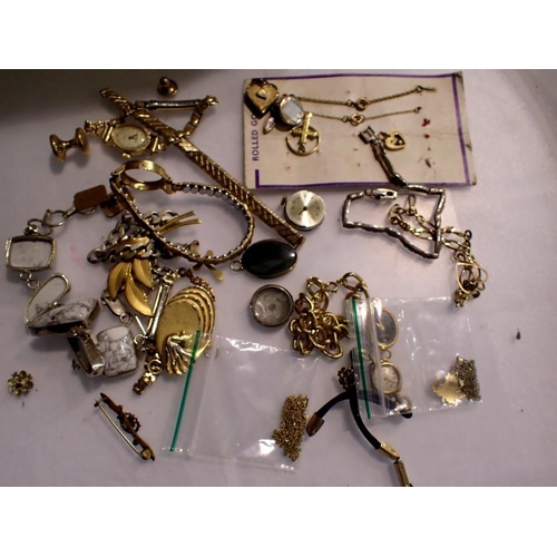 1149 - Mixed vintage costume jewellery and watches, including some silver. UK P&P Group 1 (£16+VAT for the ... 