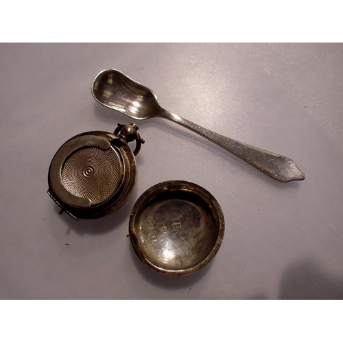 1151 - A hallmarked silver sprung sovereign case (damaged hinge) and a silver condiment spoon (2). UK P&P G... 