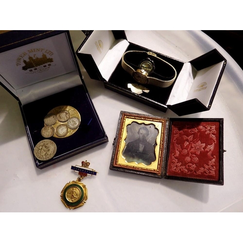 1154 - Mixed collectables, including silver coins, St Montienne ladies wristwatch etc. UK P&P Group 1 (£16+... 