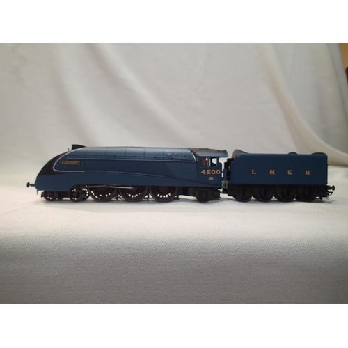 180 - OO scale Hornby A4 Garganey, 4500, LNER Blue, in excellent condition, unboxed. UK P&P Group 1 (£16+V... 