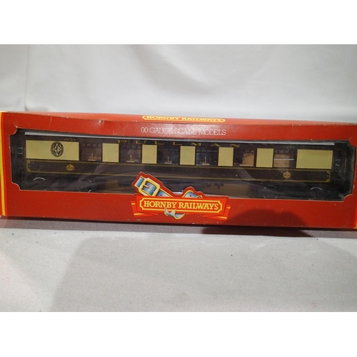 181 - OO gauge Hornby R469 Pullman coach in excellent condition, box is fair. UK P&P Group 1 (£16+VAT for ... 