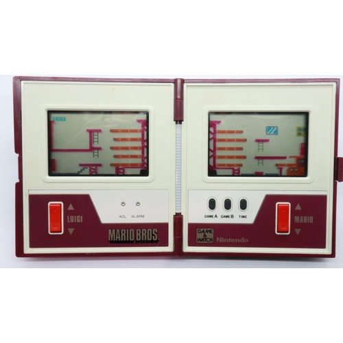 162 - Nintendo Mario Bros Game & Watch, not working at lotting. UK P&P Group 1 (£16+VAT for the first lot ... 