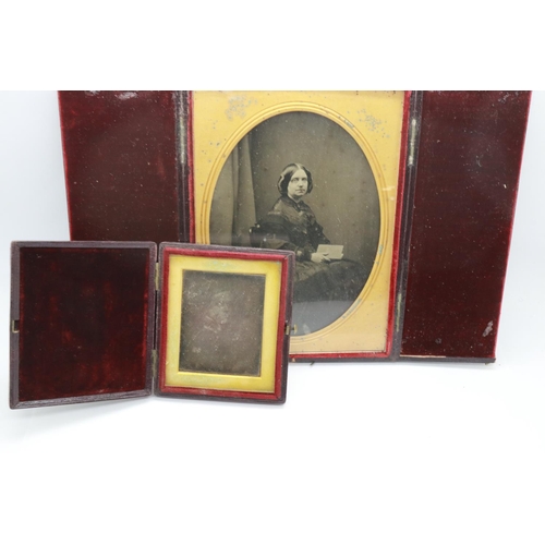 167 - Victorian leather bound folding photograph frame, 20 x 12 cm, and a leather cased daguerreotype. UK ... 