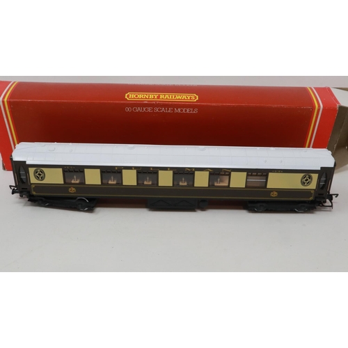 181 - OO gauge Hornby R469 Pullman coach in excellent condition, box is fair. UK P&P Group 1 (£16+VAT for ... 