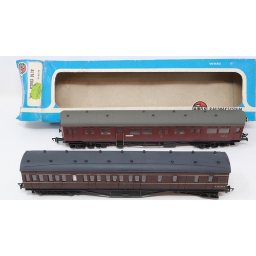 182 - OO gauge Airfix Autocoach, BR Maroon plus Suburban brake coach, both in very good condition, one wit... 