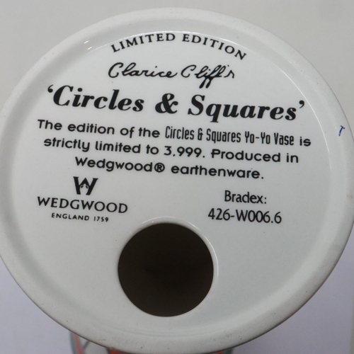 268 - Wedgwood Clarice Cliff Yo-Yo vase in the Circles and Squares pattern, no cracks or chips, H: 23 cm. ... 