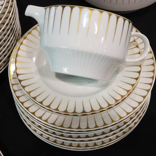 236 - Kaiser Germany gilt dinner service of thirty three pieces, very small signs of use. Not available fo... 