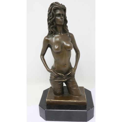 337 - Aldo Vitaleh Italian bronze semi-nude figure of a woman, raised on a black marble plinth, H: 25 cm. ... 