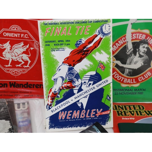 373 - Mixed football programmes including Manchester united (7). UK P&P Group 1 (£16+VAT for the first lot... 