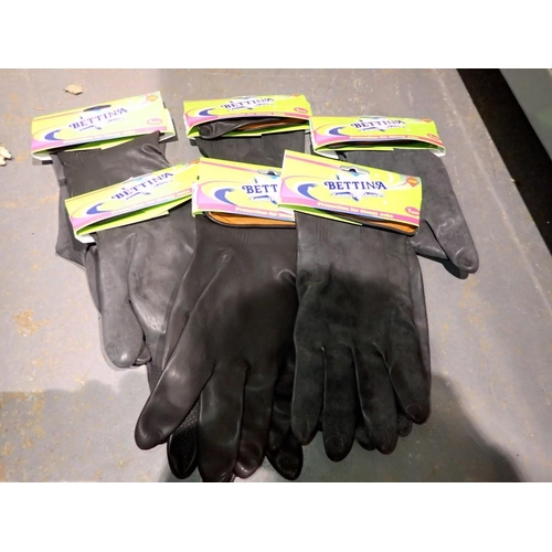 1815 - Six pair of Bettina tough gloves. Not available for in-house P&P