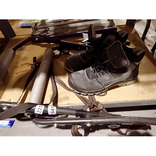 1841 - Two bike rack for car and pair of boots. Not available for in-house P&P