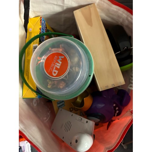 1043A - Two bags of childs mixed items to include Nerf gun toy, mixed books, other toy items etc. Not availa... 