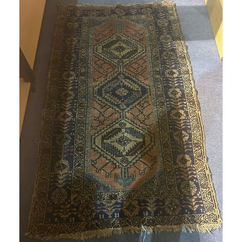 187 - Blue and red ground woollen rug with Aztec design, 98 x 170 cm. Not available for in-house P&P