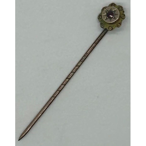 64 - 9ct gold pin brooch set with a single garnet, L: 50 mm, 0.8g. UK P&P Group 1 (£16+VAT for the first ... 