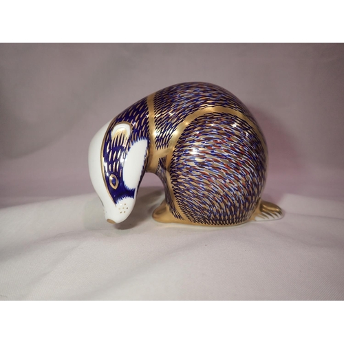 206 - Royal Crown Derby badger paperweight with gold stopper, no cracks or chips, H: 80 mm. UK P&P Group 1... 