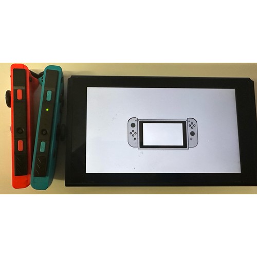 1071 - Nintendo Switch, Model HAC-001, LCD display, 32 GB internal storage, vendor advise issue with left j... 