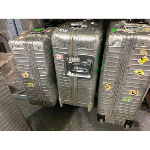 1174 - Five aluminium suitcases, they are not all the same brand, four are Rimoaw, one is much smaller. Not... 