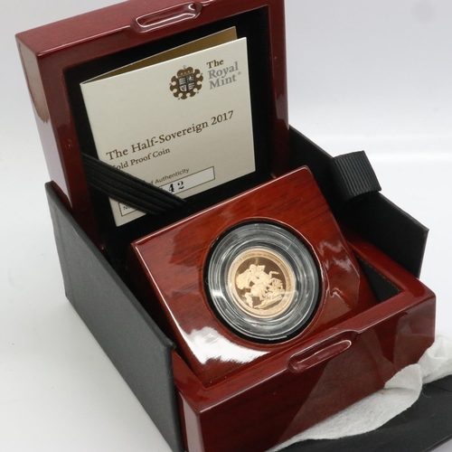 2174 - 2017 gold proof half sovereign, Royal Mint, boxed with CoA. UK P&P Group 1 (£16+VAT for the first lo... 