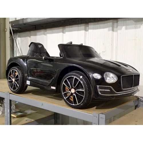 1001 - Child's ride-on Bentley Continental, working at lotting up. Not available for in-house P&P